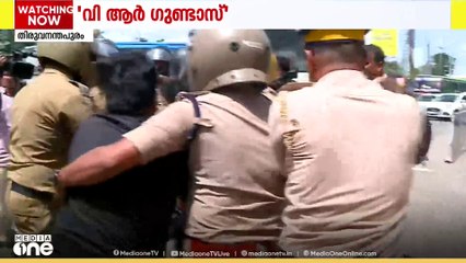സര്‍വകലാശാലകളെ കാവിവത്കരിക്കാന്‍ നീക്കമെന്നാരോപിച്ച് SFI സംസ്ഥാന വ്യാപകമായി പ്രതിഷേധിച്ചു