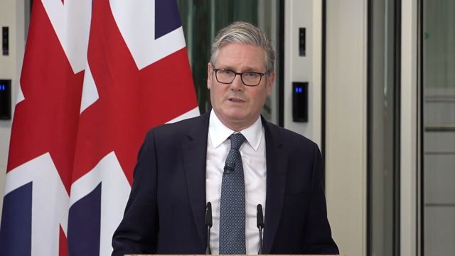 Starmer agrees 'groundbreaking' one in, one out deal with Macron