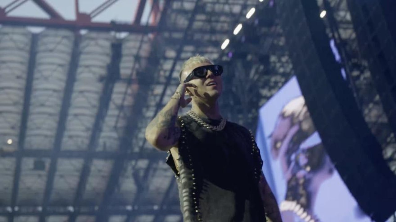 Lazza infiamma San Siro: guarda il meglio del suo concerto