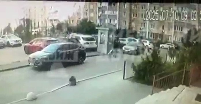 Câmeras de segurança registram momento em que agente de segurança ucraniano é morto a tiros em Kiev