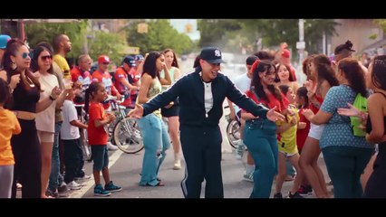 Daddy Yankee - Sonríele (Video Oficial)