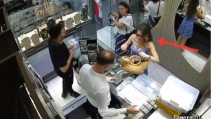 İzmir'de sahte altın bozduran şüpheliler yakayı ele verdi