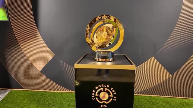 CdM des clubs - Le trophée exposé à la Trump Tower