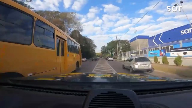 Após perseguição e acidente, PRF apreende carro clonado carregado de maconha no Paraná