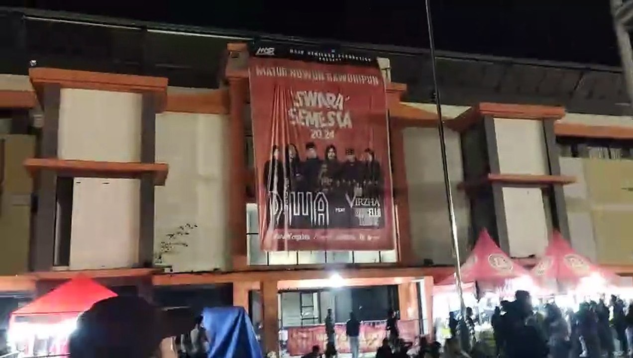 nonton konser DEWA 19 di Tulungagung
