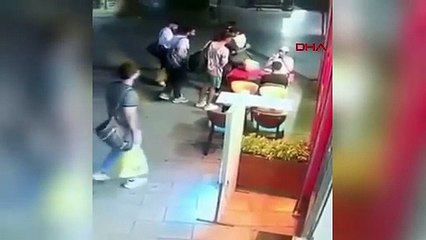 Sokakta karşılaştı, bıçağa sarıldı: Eski eşinin yanındaki isim hedef oldu