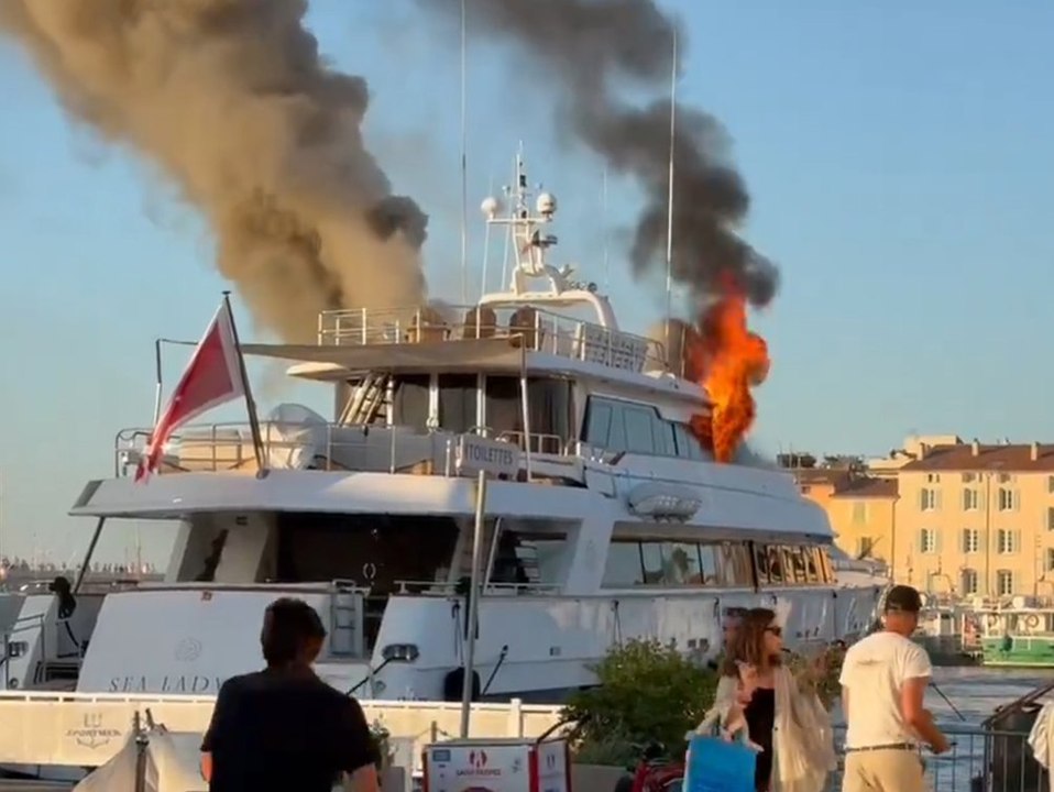 Saint-Tropez: Luxusjacht geht in Flammen auf