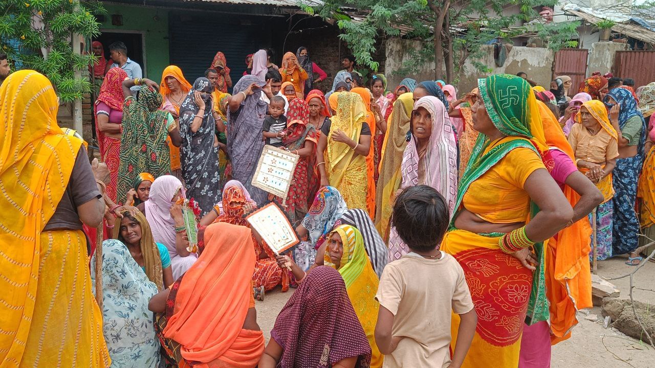 VIDEO: मजदूर की मौत के बाद परिजनों का हंगामा, म...