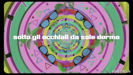 Johnson Righeira canta l'estate in "Chi troppo lavora (non fa l'amore)