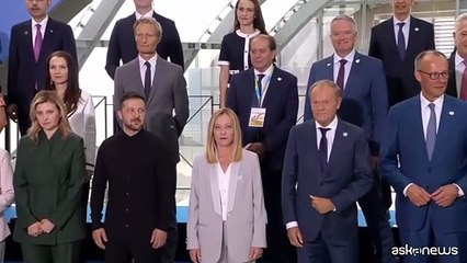 Al via la conferenza di Roma sull'Ucraina, la foto di gruppo dei leader