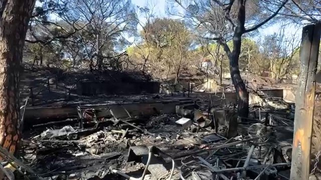 Dentro al campeggio Santapomata devastato dall'incendio a Castiglione: le roulotte bruciate e i danni