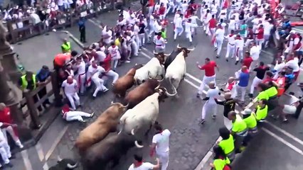 Sanfermines 2025 | Los toros de Jandilla protagonizan un veloz quinto encierro