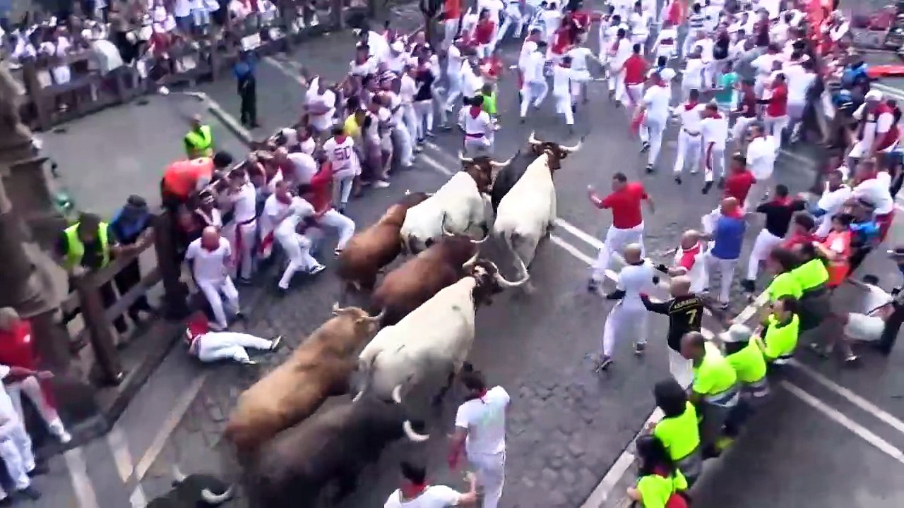 Sanfermines 2025 | Los toros de Jandilla protagonizan un veloz quinto encierro