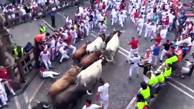 Sanfermines 2025 | Los toros de Jandilla protagonizan un veloz quinto encierro