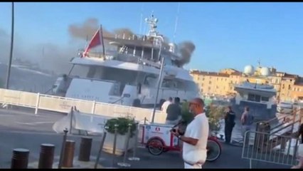 Yacht di lusso va a fuoco nel porto di Saint Tropez