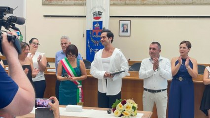 Mahmood proclamato cittadino onorario di Orosei: "Il nostro modo per dirti che ti sentiamo uno di noi"