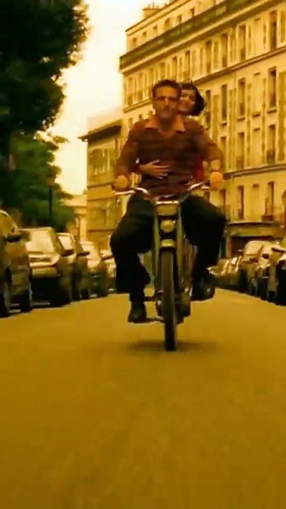 Amélie (2001), directed by Jean-Pierre Jeunet, is a whimsical tale set in the heart of Montmartre, Paris.