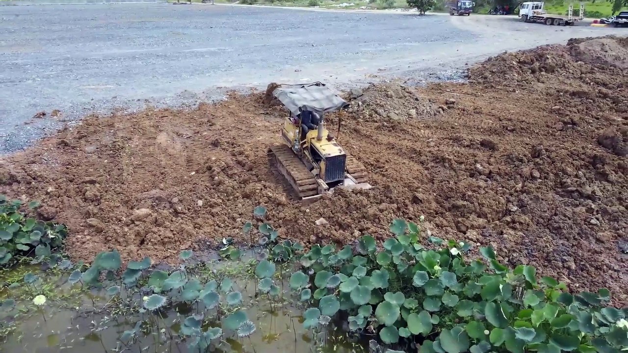 The Project Update!! Komatsu Bulldozer D31P and D20P Pushing Soil and Stone into water clearing Lake