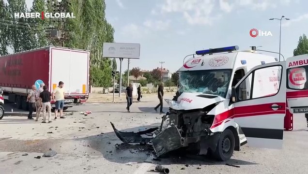 Ankara'da tır ile ambulans çarpıştı: 5 yaralı