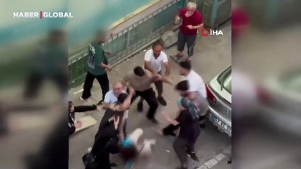 Kadın kasiyerle müşteri arasında kavga! Eşi dahil oldu, ortalık karıştı