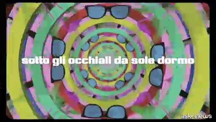 Johnson Righeira canta l'estate in "Chi troppo lavora (non fa l'amore)