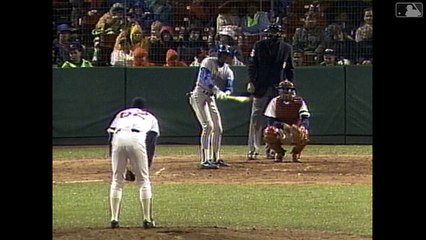 Bill Buckner races around the bases for an inside-the-park home run (4/25/90)