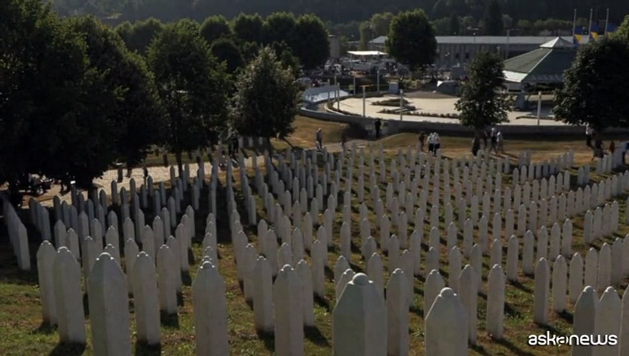 Srebrenica, l'omaggio alle vittime a 30 anni dal genocidio