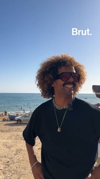 À Taghazout, ce designer transforme des sacs de café en pièces uniques