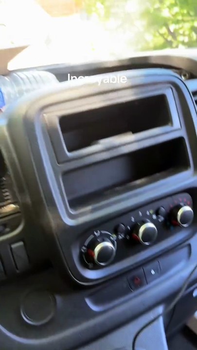 Oups... Un livreur UPS finit sa course dans une maison