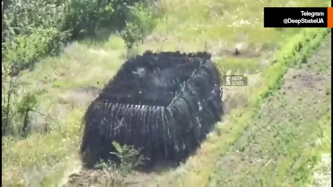 Krieg in der Ukraine: Russischer Superpanzer durch Drohnenschwarm zerstört
