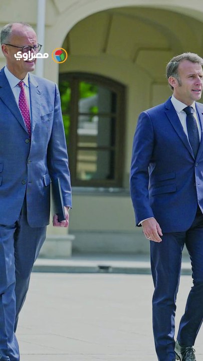 راما يجثو أمام ميلوني في مؤتمر روما.. حركة تثير الجدل من جديد