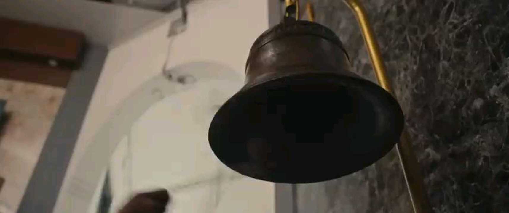 film Jalan Pulang Demi anak yang ia sayangi, Lastini harus menghadapi masa lalu yang penuh luka dan sesuatu yang jauh lebih mengerikan dari kematian. Berhasilkah Lastini kembali ke Jalan Pulang untuk menyelesaikan semuanya?