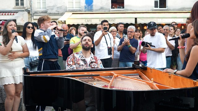 Pianiste star des réseaux sociaux, Julien Cohen transforme une place de Paris en salle de concert