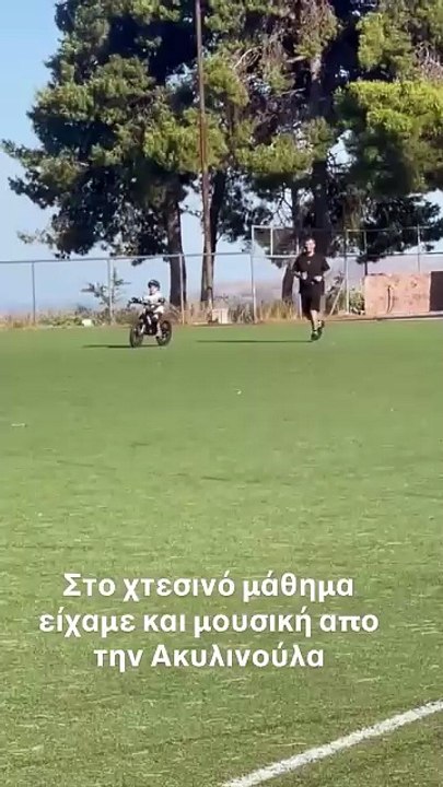 Άκης Πετρετζίκης: Το νέο βίντεο με τον γιο του με μουσική υπόκρουση από την κόρη του