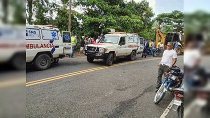 Accidente de tránsito: un muerto y dos heridos tras volcarse camión