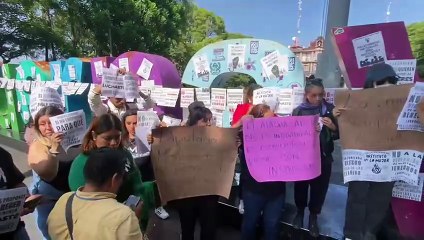 Con cierres de calles, trabajadoras exigen certeza ante desaparición del IMM
