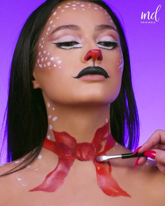This Christmassy makeup is mesmerizing 🎄