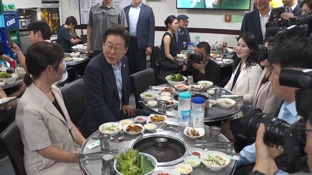 이 대통령, '불금 깜짝 외식'... 내수에 활력 돌길 / YTN