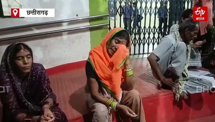 15 दिन के नवजात को लेकर कवर्धा का परिवार कलेक्टर कार्यालय के गेट पर बैठा, कहा- जान को खतरा