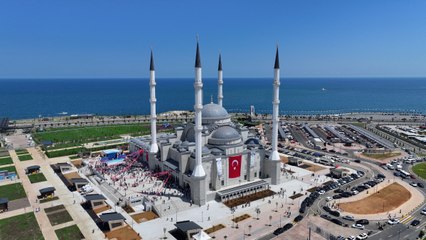 Doğu Karadeniz'in en büyük camisi: Mimari şaheser ibadete açıldı