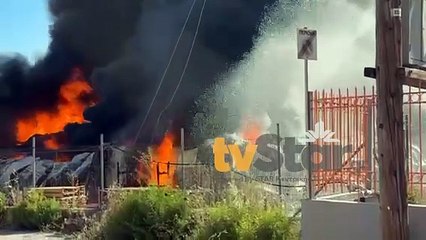 Φωτιά σε εργοστάσιο στη Ριτσώνα