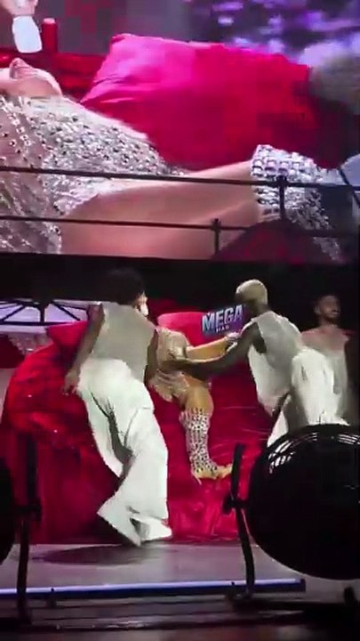 Hadise'nin dans ve sahne koreografisi sosyal me...