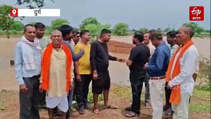 बारिश के बाद जलभराव से किसान परेशान, अवैध निर्माण के कारण पानी रुकने का लगाया आरोप