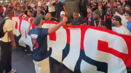 Times Square è una curva! Tifosi del Psg invadono New York
