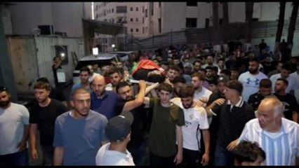 I funerali del palestinese ucciso di botte dai coloni israeliani