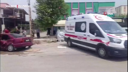 Otomobille çarpışan traktör devrildi: 2 yaralı