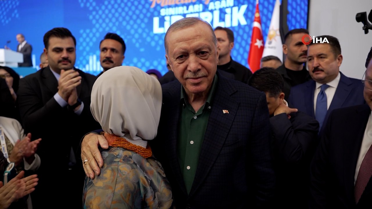 Emine Erdoğan, Cumhurbaşkanı Erdoğan’ın konuşması sırasında duygulandı