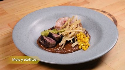 Receta mole con elotitos: lomo en mole con tocineta crocante