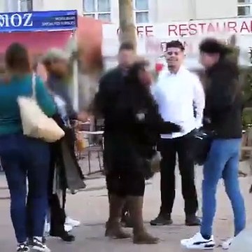 Tomber sous le charme d'une inconnue en caméra cachée 🌹