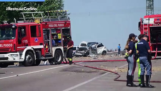 Esplosione a Bologna, le immagini dei soccorsi sul luogo della tragedia